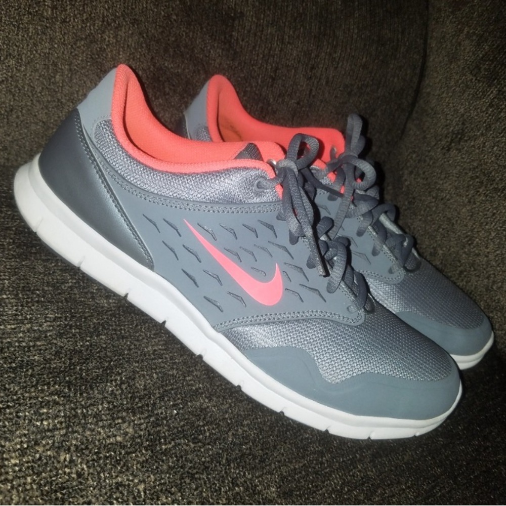 Nike Sneaker - Picture 4 of 7